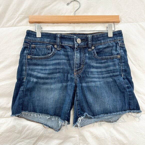 American Eagle Midi Jean Shorts Women’s 4 Blue Denim Raw Hem Next Level Stretch - Picture 2 of 6